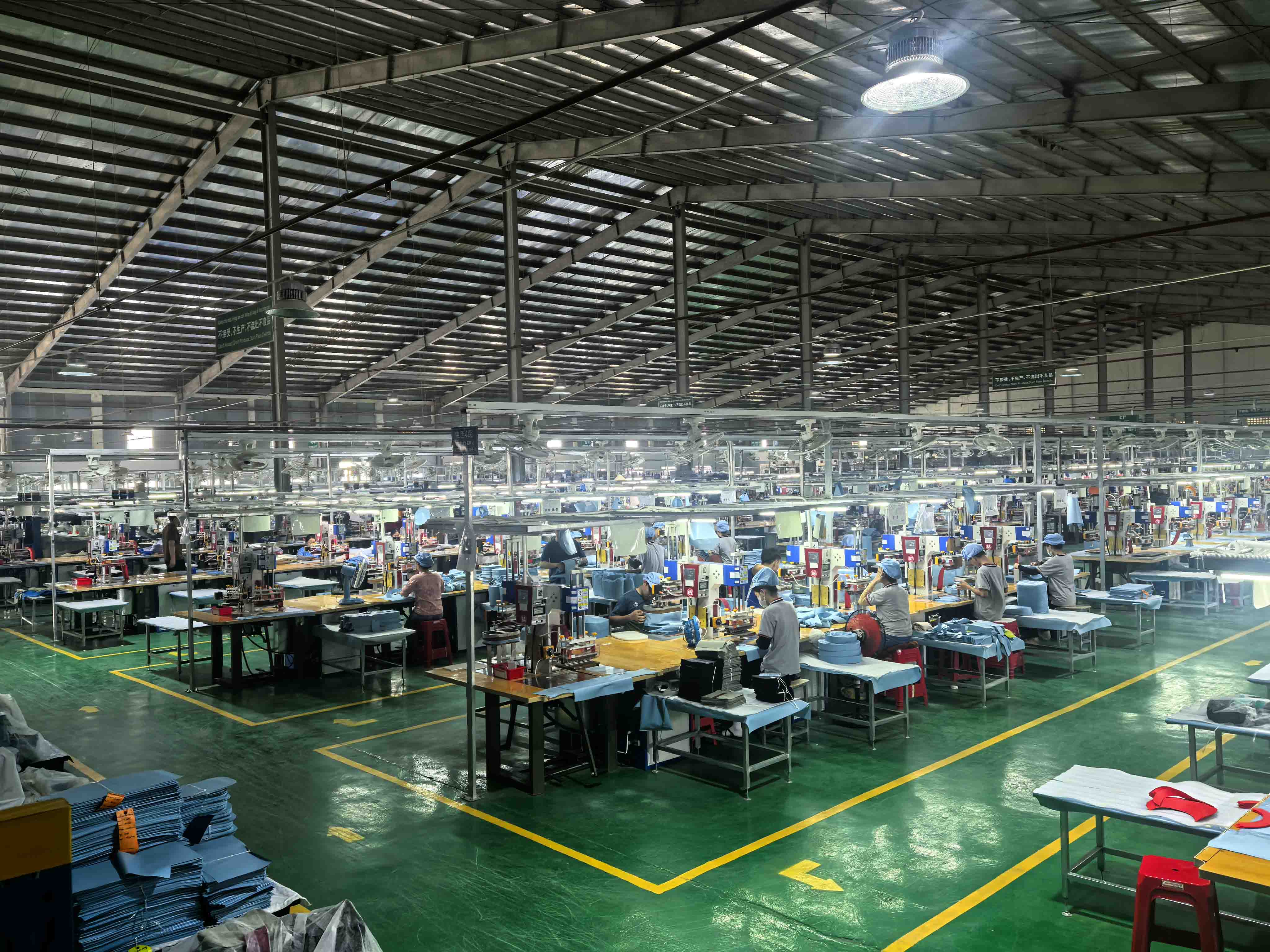 Pabrik Soft Cooler Vietnam: Lini Produksi Kota Ho Chi Minh Sealock Pabrik Soft Cooler Vietnam: Lini Produksi Kota Ho Chi Minh Sealock